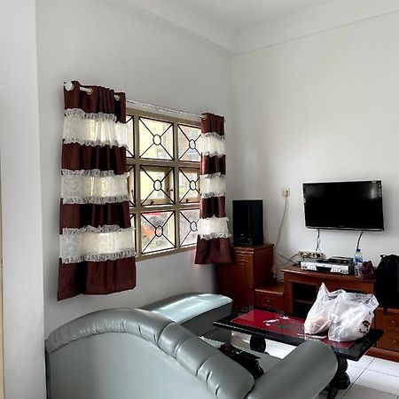 בראסטגי Villa Bukit Indah מראה חיצוני תמונה