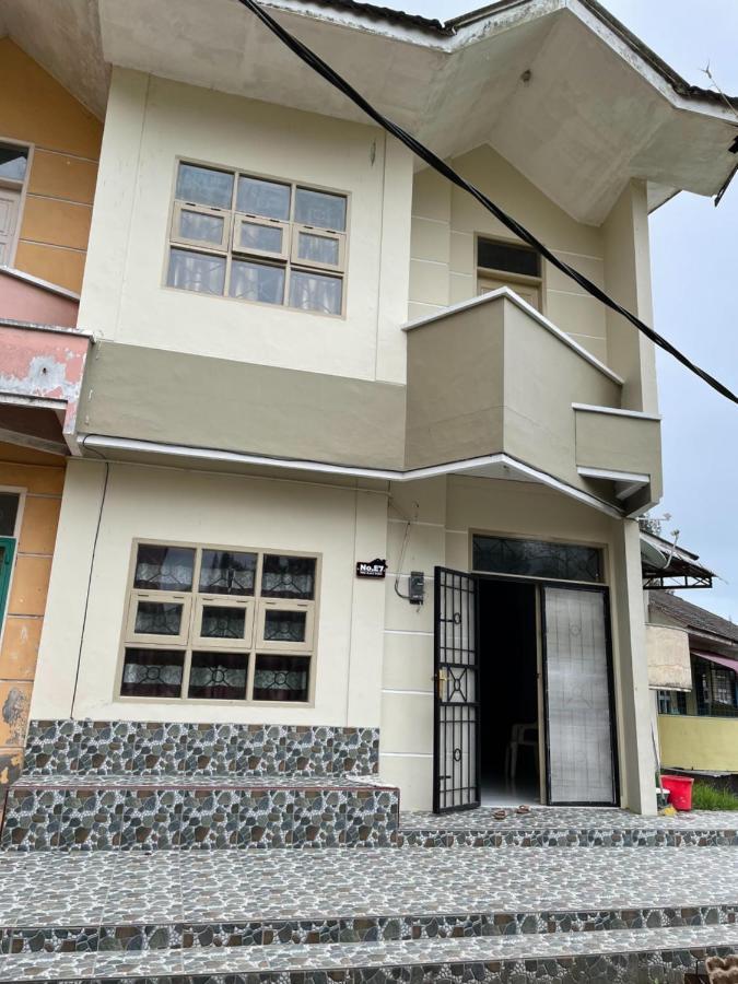 בראסטגי Villa Bukit Indah מראה חיצוני תמונה